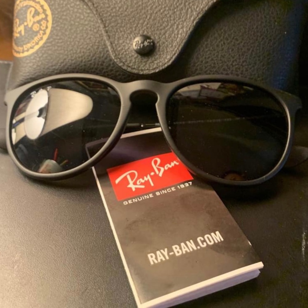 New women’s black Erika Sunglasses w/Case